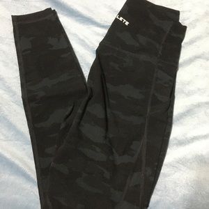Alphalete Surface Pocket Legging - Camo